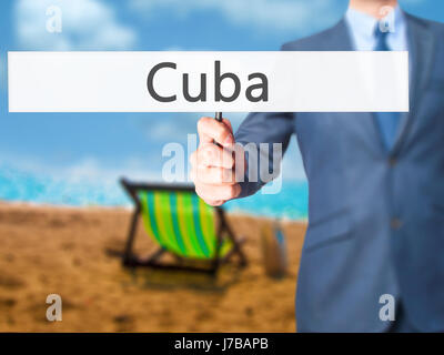 Kuba - Geschäftsmann Hand mit Schild. Wirtschaft, Technologie, Internet-Konzept. Stock Foto Stockfoto