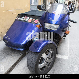 Klassische Moto Guzzi Motorrad mit Side Car Florenz Italien Stockfoto