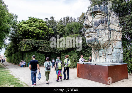 Tindaro Screpolato Bronze Kopf von Igor Mitoraj In den Boboli-Gärten-Florenz-Italien Stockfoto