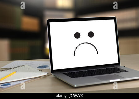 Depressive Gefühle Konzept, Smiley Gesicht Emoticon gedruckt. Stockfoto