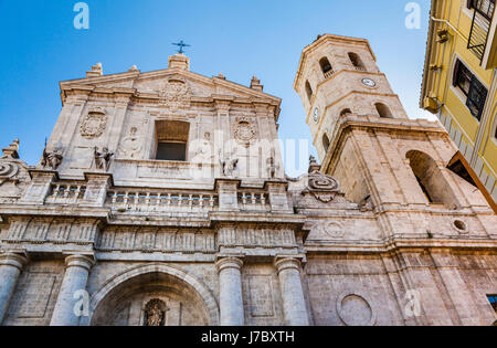 Spanien, Kastilien und Leon, Valladolid, Hauptfassade der Kathedrale von Valladolid, Kathedrale Notre-Dame der Heiligen Himmelfahrt Stockfoto