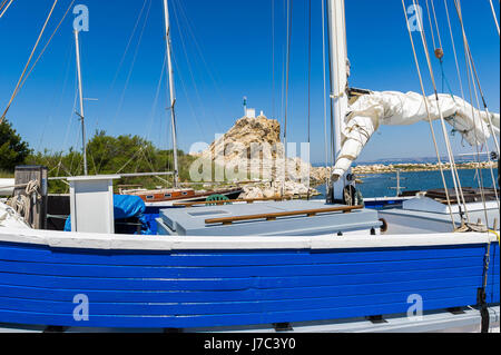 Rochers à des' Trois Frères' l'extrémité de l'anse de La Mède Châteauneuf-les-Martigues Provence Frankreich Stockfoto