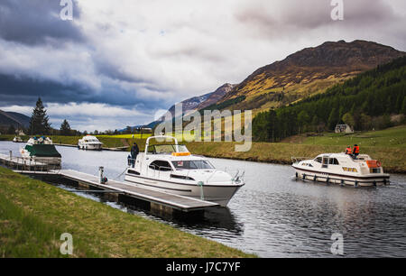 Festgemachten Boote bei Laggan locks Stockfoto