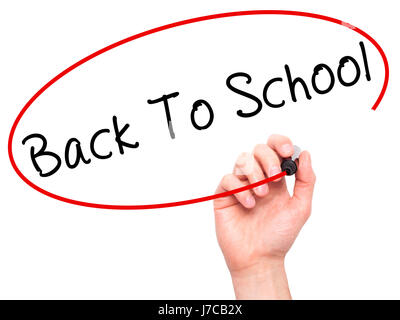 Hand des Mannes Back To School mit schwarzem Filzstift auf Bildschirm zu schreiben. Isoliert auf weiss. Wirtschaft, Technologie, Internet-Konzept. Stock Bild Stockfoto