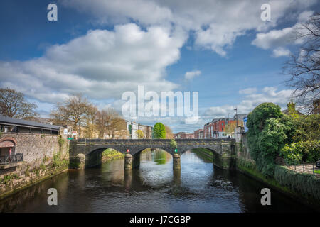 Eines der alten Steinbrücken in der Stadt Limerick, Irland Stockfoto