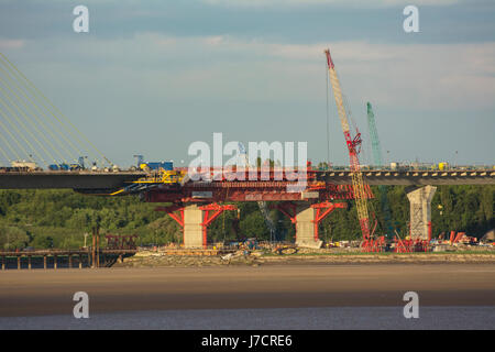 Mersey Gateway Bauprojekt ist den letzten Teil der Süd-Ansatz verbinden die Verbindungsstraße mit der Nord-Pylon. Die Brücke wird baugewerblicher Stockfoto