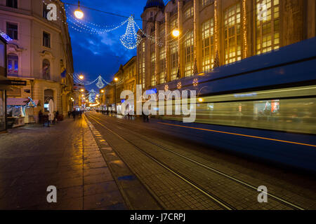 Hauptstraße in der Stadt Zagreb dekoriert in der Adventszeit, Kroatien Stockfoto