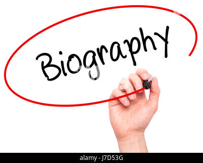 Hand des Mannes Biografie mit schwarzem Filzstift auf Bildschirm zu schreiben. Isoliert auf weiss. Wirtschaft, Technologie, Internet-Konzept. Stock Foto Stockfoto