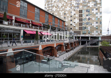 Der Cube Gebäude in Birmingham, Vereinigtes Königreich. Der Würfel ist eine Mischnutzung 25 Etagen im Zentrum von Birmingham, England. Von Ken Shuttleworth machen Architekten entworfen, enthält es 135 Wohnungen, Büros, Geschäfte, ein Hotel und ein Restaurant. Es ist die letzte Phase von The Mailbox Entwicklung. Stockfoto