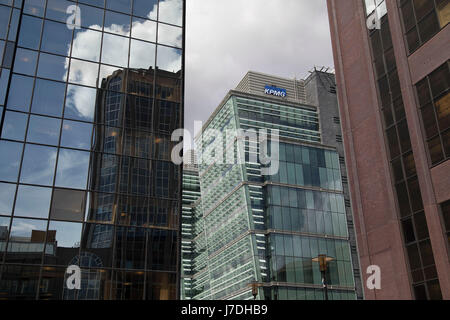 Colmore Reihe Geschäftsviertel in Birmingham, Vereinigtes Königreich. Colmore Reihe ist eine Straße im Zentrum von Birmingham, England, läuft vom Victoria Square nur über Snow Hill Station. Es ist traditionell die Citys renommiertesten Geschäftsadresse. Stockfoto