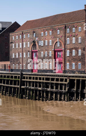 Lagerhaus am Fluss Hull Kingston nach Hull, Yorkshire, England, Vereinigtes Königreich Stockfoto