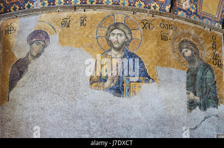 13. Jahrhundert flankiert Deesis Mosaik von Jesus Christus von der Jungfrau Maria und Johannes den Täufer im Tempel Hagia Sophia in Istanbul, Türkei. Stockfoto