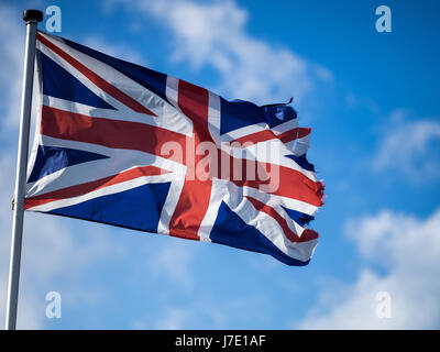 Ein Union Jack-Flagge flattert im wind Stockfoto