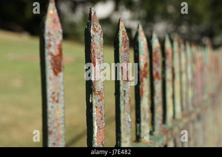 Alten Friedhof Schmiedeeisen Zaun Stockfoto