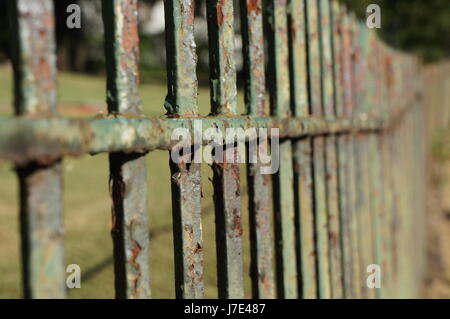 Alten Friedhof Schmiedeeisen Zaun Stockfoto