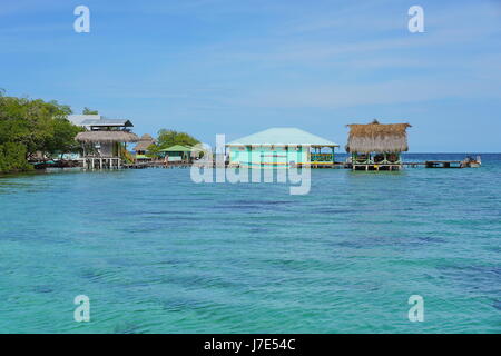 Tropische Restaurant über dem Meer auf dem Archipel von Bocas del Toro, Cayo Coral Karibikseite von Panama, Mittelamerika Stockfoto