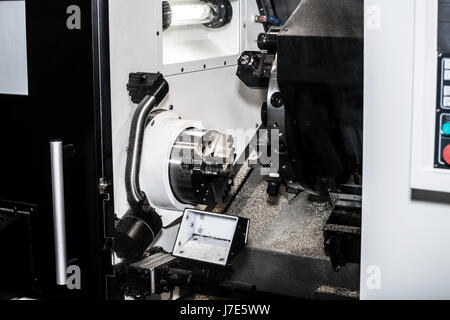 CNC-Drehzentrum für hohe Produktivität, drehen und Fräsen mit außergewöhnlicher Geschwindigkeit, Leistung und Kapazität. Stockfoto