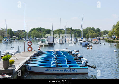Mieten Sie Boote am Stadtkai, Christchurch Quay, Christchurch, Dorset, England, Vereinigtes Königreich Stockfoto