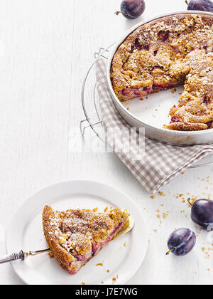 Pflaumenkuchen mit zerbrechlichen Stockfoto