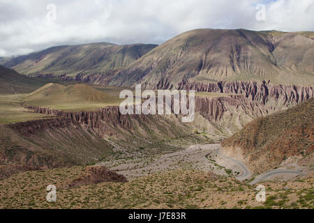 Terrasse mit quartären Konglomerate in der Nähe von Purmamarca, Provinz Jujuy, Argentinien Stockfoto