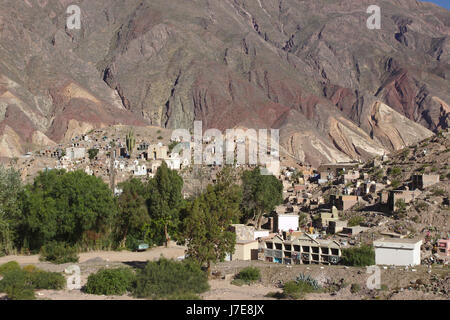 Paleta del Pintor (Maler Palette) und Friedhof in Maimara, Quebrada de Humahuaca, Argentinien Stockfoto