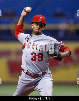 23. Mai 2017 - Los Angeles Angels Entlastung Krug Keynan Middleton (39) pitching im 9. Inning im Spiel zwischen den Engeln und den Sonnenstrahlen im Tropicana Field, St. Petersburg, Florida, USA. Del Mecum/CSM Stockfoto