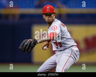 23. Mai 2017 - Los Angeles Angels Entlastung Krug Keynan Middleton (39) pitching im 9. Inning im Spiel zwischen den Engeln und den Sonnenstrahlen im Tropicana Field, St. Petersburg, Florida, USA. Del Mecum/CSM Stockfoto