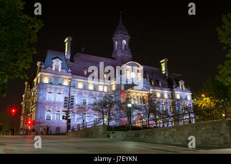 Montreal, Kanada. 24. Mai 2017. Montreal Rathaus leuchtet mit britische Union Flag in Hommage an Manchester Opfer Credit: Marc Bruxelle/Alamy Live News Stockfoto