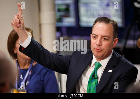 Cleveland, OH, USA. 19. Juli 2016. REINCE PRIEBUS, Vorsitzender des Republican National Committee, spricht in einem Interview von Bloomberg Politik am Rande des Republican National Convention (RNC) in Cleveland, Ohio, USA, auf Dienstag, 19. Juli 2016. © 2016 Patrick T. Fallon Credit: Patrick Fallon/ZUMA Draht/Alamy Live-Nachrichten Stockfoto