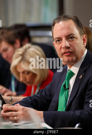 Cleveland, OH, USA. 19. Juli 2016. REINCE PRIEBUS, Vorsitzender des Republican National Committee, spricht in einem Interview von Bloomberg Politik am Rande des Republican National Convention (RNC) in Cleveland, Ohio, USA, auf Dienstag, 19. Juli 2016. © 2016 Patrick T. Fallon Credit: Patrick Fallon/ZUMA Draht/Alamy Live-Nachrichten Stockfoto