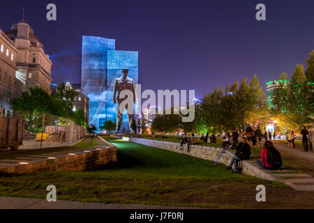 Montreal, Kanada. 24. Mai 2017.  Cité Mémoires Grand Tableau an den Wänden des Montreal Court House (Champ-de-Mars). Cité Mémoire verfügt über 20 Multimedia-Tableaus erzählt die Geschichte von Montreal. Bildnachweis: Marc Bruxelle/Alamy Live-Nachrichten Stockfoto