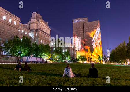 Montreal, Kanada. 24. Mai 2017.  Cité Mémoires Grand Tableau an den Wänden des Montreal Court House (Champ-de-Mars). Cité Mémoire verfügt über 20 Multimedia-Tableaus erzählt die Geschichte von Montreal. Bildnachweis: Marc Bruxelle/Alamy Live-Nachrichten Stockfoto