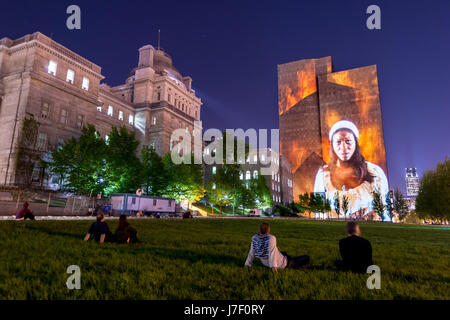 Montreal, Kanada. 24. Mai 2017.  Cité Mémoires Grand Tableau an den Wänden des Montreal Court House (Champ-de-Mars). Cité Mémoire verfügt über 20 Multimedia-Tableaus erzählt die Geschichte von Montreal. Bildnachweis: Marc Bruxelle/Alamy Live-Nachrichten Stockfoto