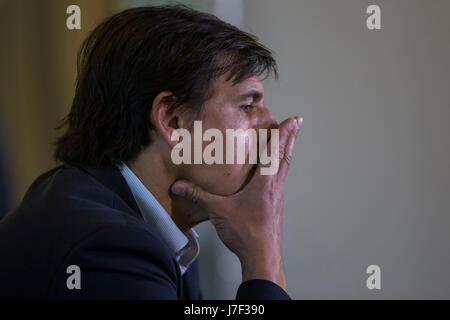 Hensol, Wales, Großbritannien. 25. Mai 2017. Hensol, Wales, UK, Mai 25. 2017. Wales-Nationaltrainer Chris Coleman beobachtet eine Schweigeminute für die Opfer des Angriffs Manchester im Rahmen einer Pressekonferenz, die Namensgebung seiner Mannschaft für ein Trainingslager in Portugal und Serbien in einer WM 2018 Qualifikation im Vale Resort. Picture by Credit: Mark Hawkins/Alamy Live-Nachrichten Stockfoto