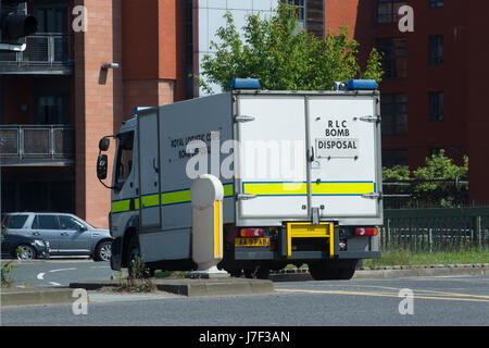 Manchester, UK. 25. Mai 2017. Bombe Beseitigung Fan .police schließen Mancunian Weise wegen verdächtigen Paket außerhalb Wohnblocks aus Chorlton Straße Manchester, 10.30 Uhr 25.5.17 vor 1 Minuten Stille am Saint Ann Platz 25.5.2017. Manchester. Folgenden Bombenanschlag in Manchester Arena in der Nacht vom 22.5.2017 dem Popkonzert mit Ariana Grande stattfand. Bildnachweis: GARY ROBERTS/Alamy Live-Nachrichten Stockfoto