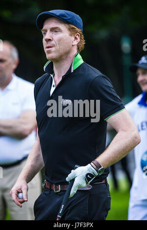 Wentworth, UK. 25. Mai 2017. Schauspieler Damian Lewis Sterne der Heimat und Wolf Hall spielen in der jährlichen Pro Am Wentworth Golfplatz Credit: David Betteridge/Alamy Live News Stockfoto