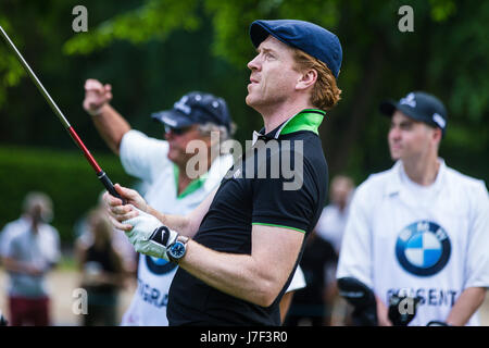 Wentworth, UK. 25. Mai 2017. Schauspieler Damian Lewis Sterne der Heimat und Wolf Hall spielen in der jährlichen Pro Am Wentworth Golfplatz Credit: David Betteridge/Alamy Live News Stockfoto