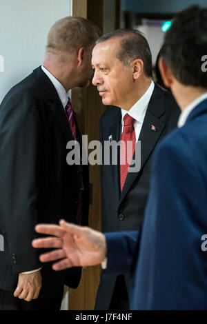 Brüssel, Belgien. 25. Mai 2017. Der türkische Präsident Recep Tayyip Erdogan kommt vor der Sitzung am Europäischen Rat Headquartersin Brüssel auf 25.05.2017 von Wiktor Dabkowski | Nutzung weltweit Credit: Dpa/Alamy Live-Nachrichten Stockfoto