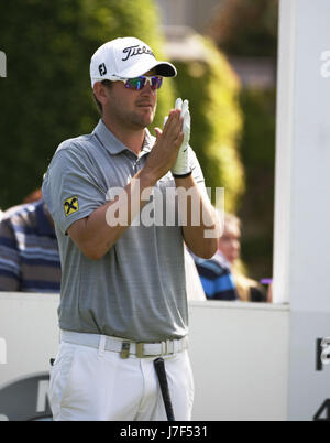 Virginia Water, Surrey, UK. 25. Mai 2017. Bernd Wiesberger betet für gute Runde zu Beginn der BMW PGA Golf Championship in Wentworth Club Credit: Motofoto/Alamy Live News Stockfoto