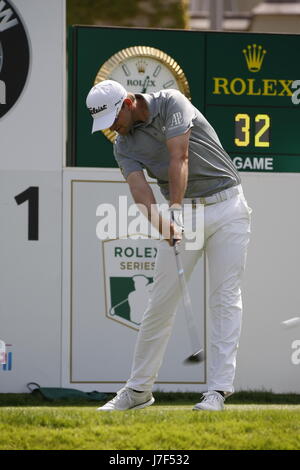 Virginia Water, Surrey, UK. 25. Mai 2017. Bernd Wiesberger am ersten Abschlag zu Beginn der BMW PGA Golf Championship in Wentworth Club Credit: Motofoto/Alamy Live News Stockfoto