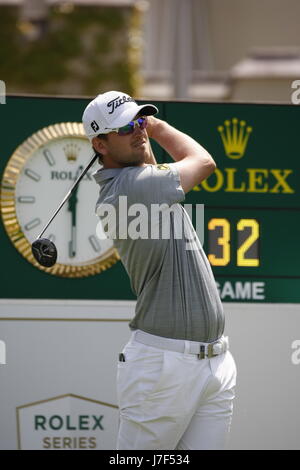 Virginia Water, Surrey, UK. 25. Mai 2017. Bernd Wiesberger am ersten Abschlag zu Beginn der BMW PGA Golf Championship in Wentworth Club Credit: Motofoto/Alamy Live News Stockfoto