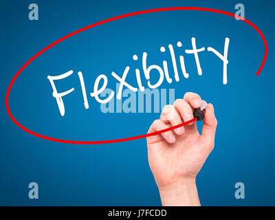Hand des Mannes Flexibilität mit schwarzem Filzstift auf Bildschirm zu schreiben. Auf Hintergrund isoliert. Wirtschaft, Technologie, Internet-Konzept. Stock Foto Stockfoto
