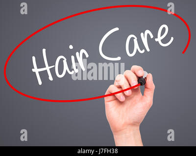 Mann Handschrift Haarpflege mit schwarzen Balken am Bildschirm. Auf Hintergrund isoliert. Wirtschaft, Technologie, Internet-Konzept. Stock Foto Stockfoto