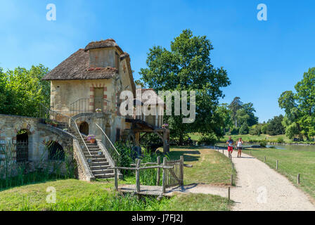 Moulin (Mühle) im Hameau De La Reine (Königin Hamlet), Château de Versailles, Domain de Versailles, in der Nähe von Paris, Frankreich Stockfoto