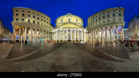 Mailand, Italien - 2. Januar 2015: San Carlo al Corso ist eine Neo-klassische Kirche im Zentrum von Mailand. Die Fassade der Kirche wurde im Jahre 1844 von Carlo Ama entworfen. Stockfoto