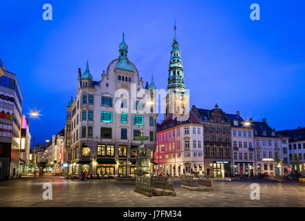 Amagertorv Platz und Storch-Brunnen in der alten Stadt von Kopenhagen, Dänemark Stockfoto