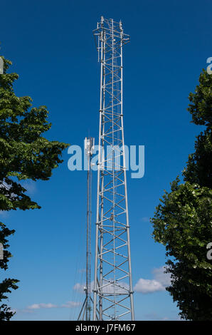 Fernmeldeturm mit Antennen Stockfoto