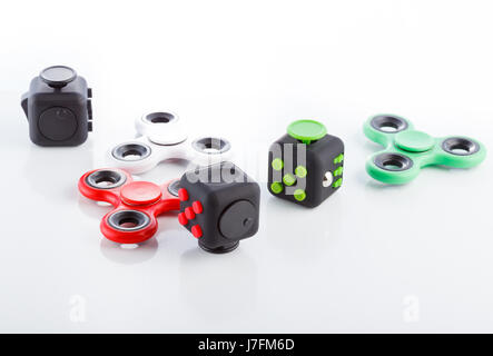 Anti-Stress und Entspannung zappelt erschöpft Cube und Spinner für Menschen Stockfoto