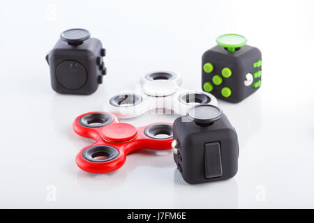 Anti-Stress und Entspannung zappelt erschöpft Cube und Spinner für Menschen Stockfoto