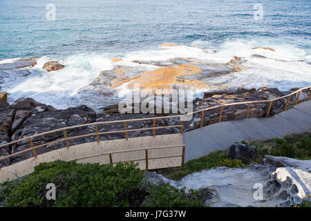 Bondi, Coogee Weg, Spaziergang entlang der Küste. Abschnitt nach 2016 Stürme ersetzt Stockfoto